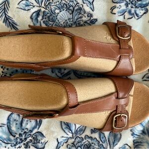 Clarks Brown Sandals Comfortable Leather Design